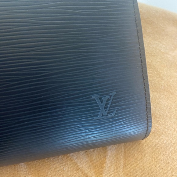 VINTAGE Louis Vuitton Epi Pochette Accessories - Picture 4 of 16